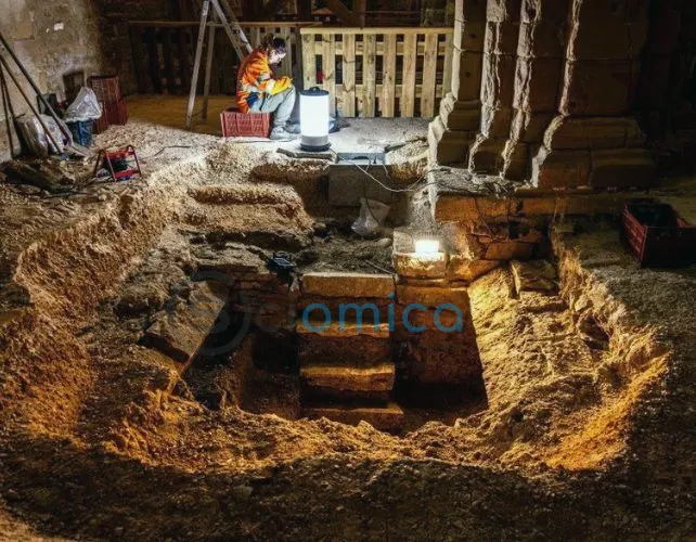 400yo-staircase Ancient Burial Vault Discovered at Bottom of Neglected Staircase, Sealed for 400 Years 3
