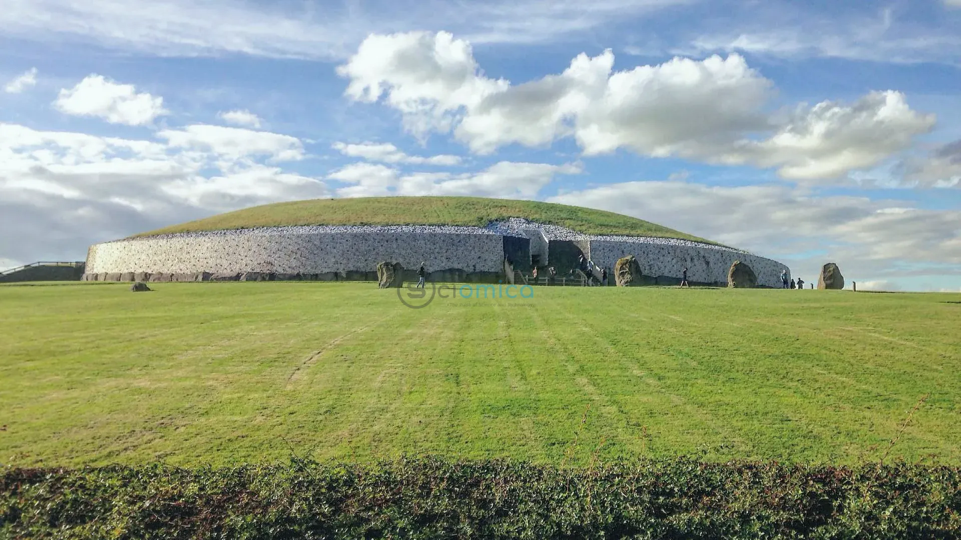 The Newgrange prehistoric monument in Ireland is a large circular mound containing a chamber. Credit: TJP Finn CC BY-SA 4.0